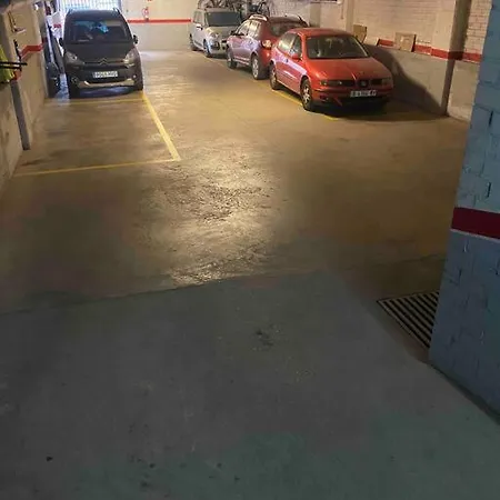 Big Family Parking And Noise Free * Terrassa